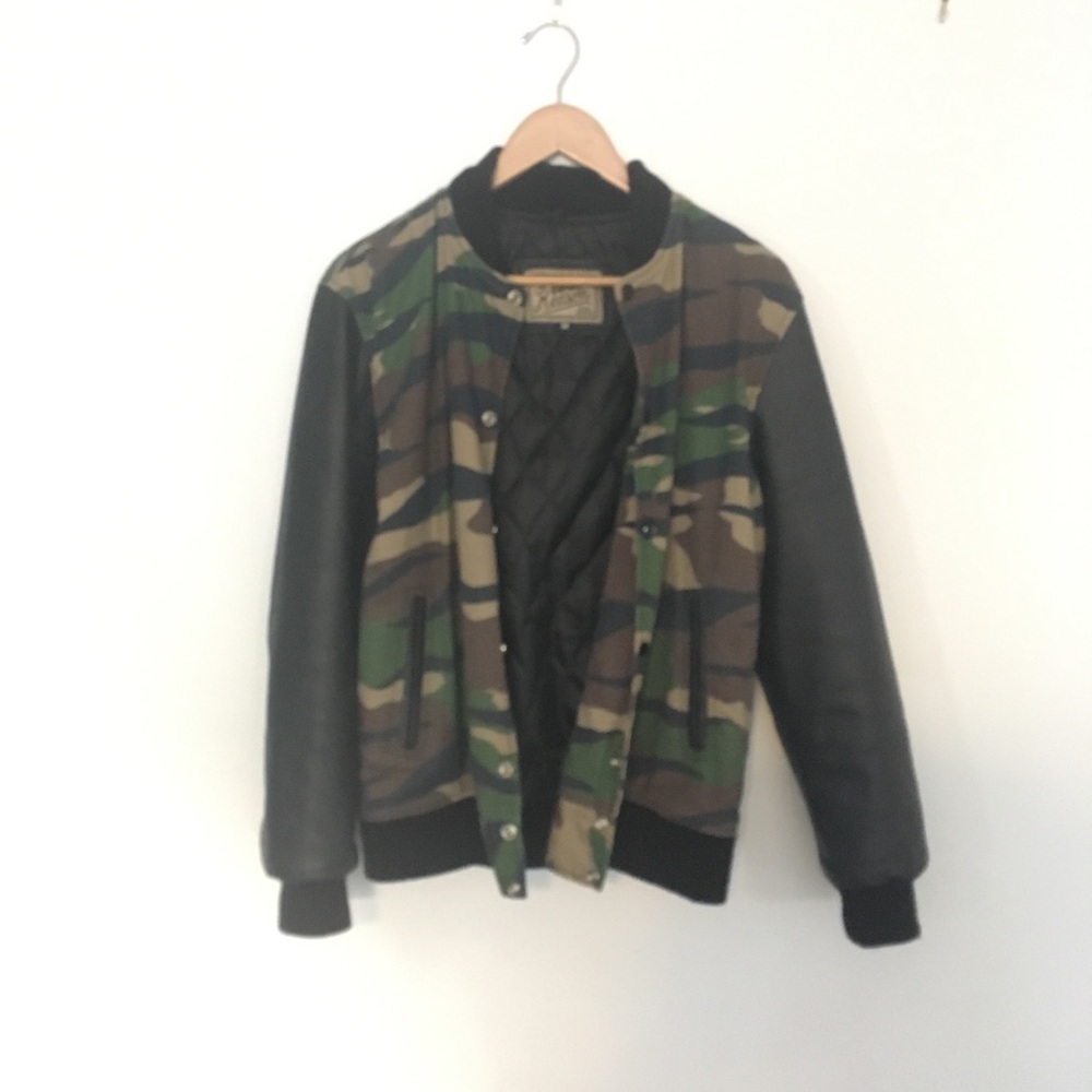 Vintage leather sleeve camouflage bomber jacket